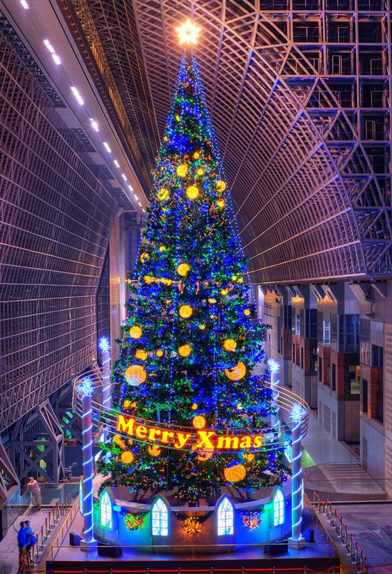 京都車站聖誕樹。（圖片來源／dailymail）