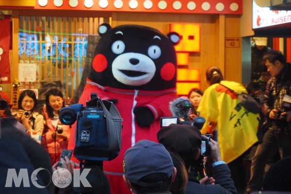 酷MA萌（Kumamon）一登場粉絲尖叫簇擁。(攝影／MOOK景點家張盈盈)