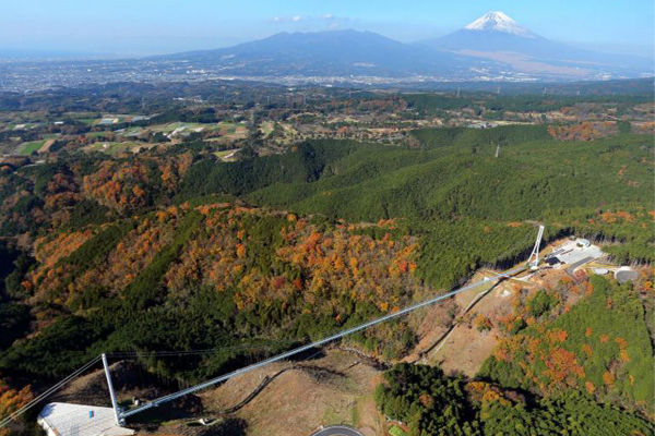 伊豆翠綠層疊的山巒美景，讓人忘卻所有煩憂（圖片來源／mainichi）