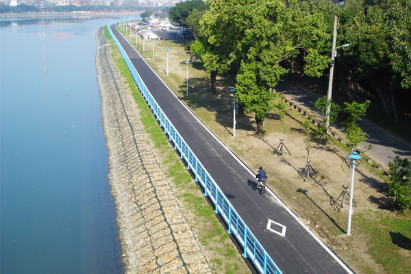 百齡左岸河濱公園市騎乘單車的好去處。（圖片來源／台北市工務局）