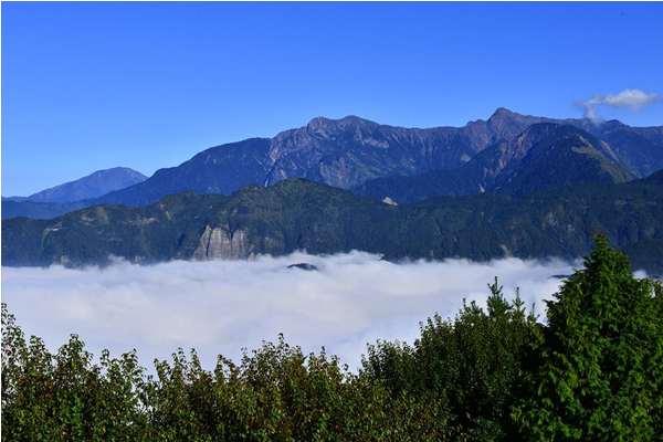 阿里山火燒雲景色。(圖片提供／漫步在雲端的阿里山黃源明)