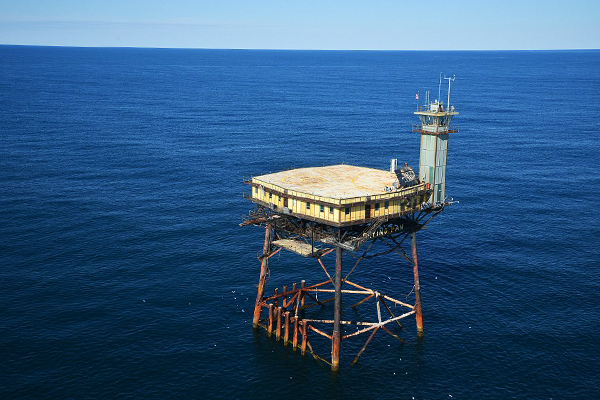 遠離喧囂，海上旅館「Frying Pan Tower」。（圖片來源／Frying Pan Tower）