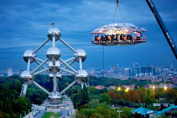 全球五大最酷餐廳，上天下海都為吃。（圖片來源／dinnerinthesky）