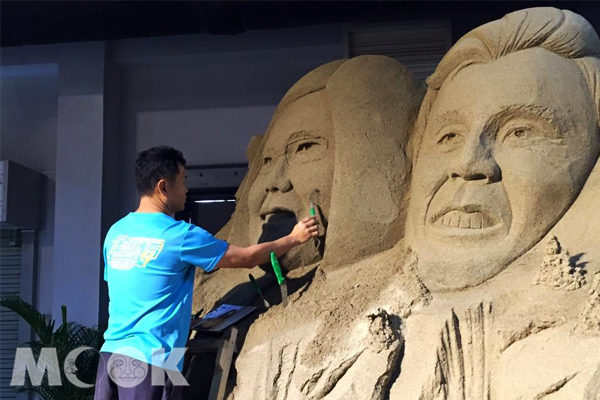 新任總統出爐後，沙雕藝術家馬上雕上蔡英文頭像。（圖片提供／林志祐）