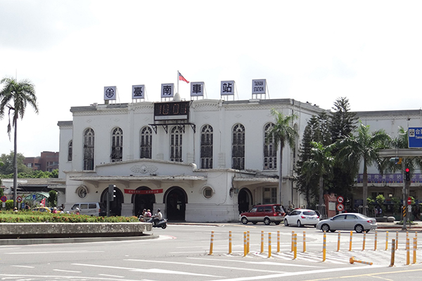 台南車站與臺北車站同為日治時期的大型車站建築，屬國定古蹟。(圖片來源／台鐵局)