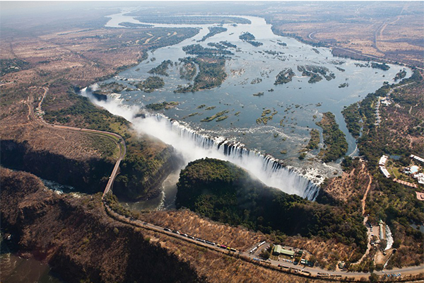 維多利亞瀑布寬度達1688公尺，是尼加拉瓜瀑布的1.5倍。（圖片來源／thousandwonders）