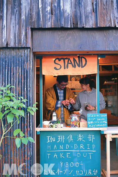搭了咖啡棚子，以咖啡香為過路的東京人送上溫暖的問候。(圖片／TRAVELER Luxe旅人誌)