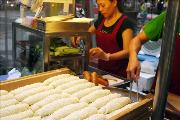 寧夏夜市處處是美食(圖片來源／北市觀光局)