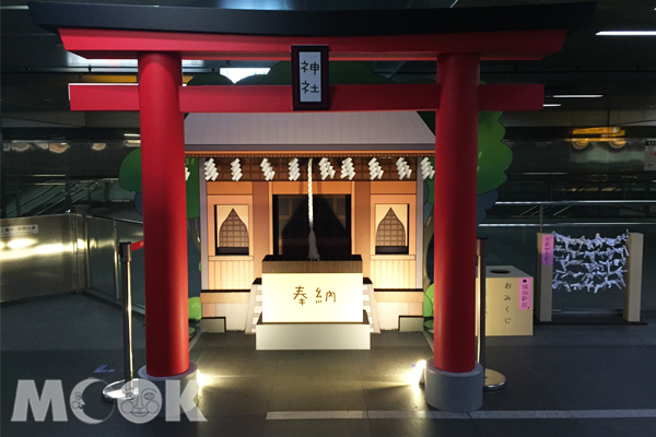 卡通神社出現在捷運車站內。（圖片提供／小耀）