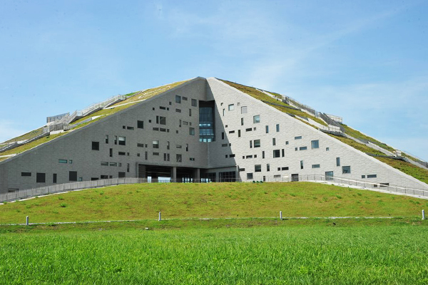 台東大學圖書館外型宛如金字塔。（圖片來源／國立臺東大學圖書館）