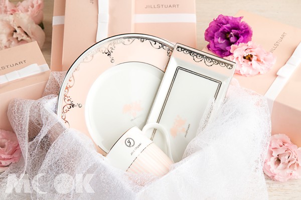 於「JILL STUART Beauty甜蜜午茶遊樂園」彩妝區消費滿額贈禮。(圖片提供／JILL STUART 吉麗絲朵)