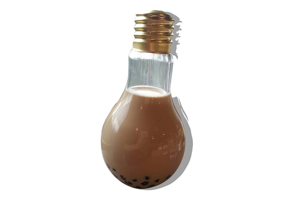 奇麗灣珍奶文化館推出吸睛的燈泡珍奶。（圖片來源／奇麗灣）