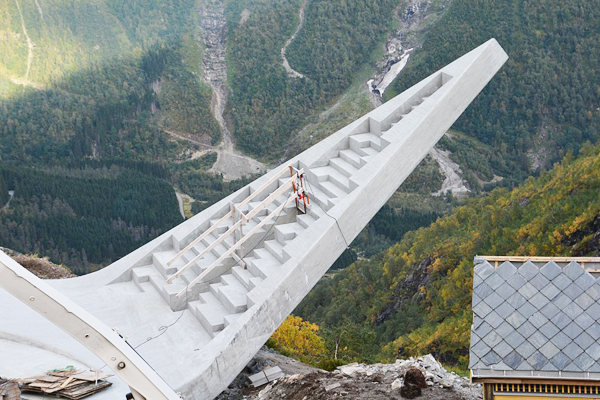 挪威打造三角觀景台。（圖片來源／dailymail）