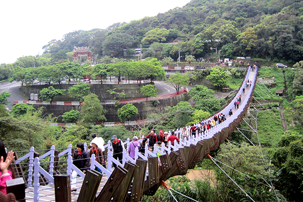 內湖站可以前往白石湖地區踏青走春。（圖片來源／大地處）