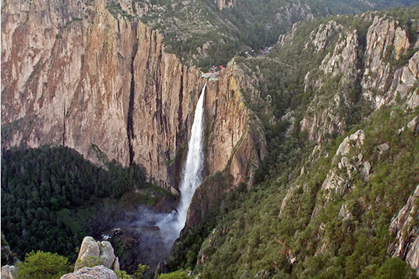 墨西哥著名景點Basaseachic瀑布。（圖片來源／worldtoptop）