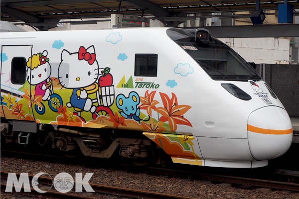 新太魯閣號Hello Kitty彩繪列車3月21日首航，車身有濃濃台灣意象—花蓮金針花海。(攝影／MOOK景點家張盈盈)