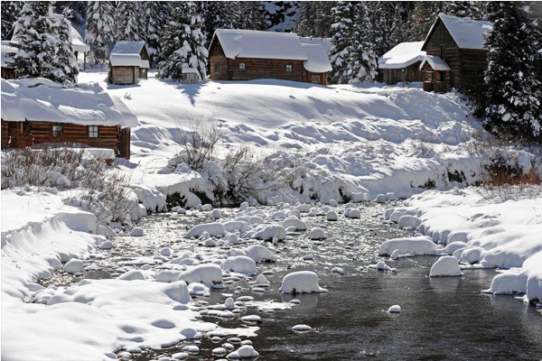 冬季雪景的道頓溫泉。（圖片來源／duntonhotsprings）