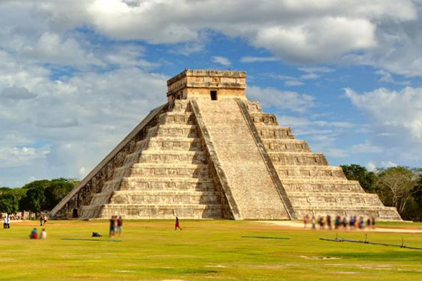 神秘的馬雅金字塔吸引世界各地旅客前往一探究竟。（圖片來源／easyvoyage）