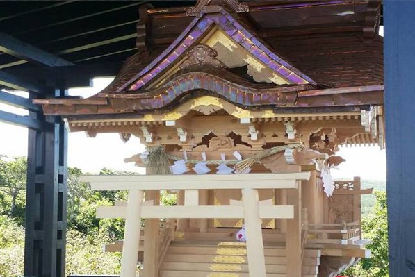 高士神社內的小神社經過復原再造。(圖片來源／文化部)
