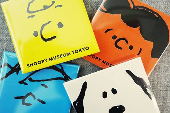 史努比博物館東京分館紀念品 -- 方形磁鐵組。(圖片來源／Snoopy Museum Tokyo)