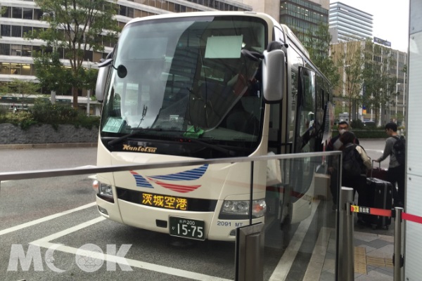 憑登機證或電子機票，機場快速巴士只要500日圓。（攝影／MOOK景點家陳致宇）