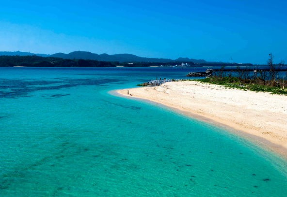 沖繩古宇利沙灘美景讓這裡成為人氣景點之一。(圖片來源／okinawatravelinfo)
