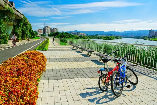 雙園自行車橋完工，可以順路一遊古亭河濱公園或萬華各景點。(圖片來源／臺北市政府工務局水利工程處）