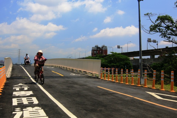 雙園自行車橋，寬達6公尺，僅供自行車和民眾步行使用。(圖片來源／臺北市政府工務局水利工程處）