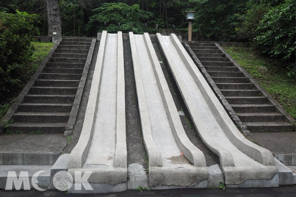 北投兒童樂園的磨石子溜滑梯是百年古蹟，經歷過拆除風波，目前確定保留。(攝影／MOOK景點家張盈盈)