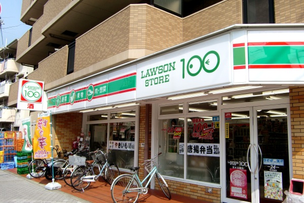 LAWSON STORE 100全店都販售100元商品。（圖片來源／wikipedia）