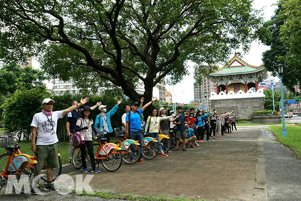 跟著台北旅人探索城門遺跡。