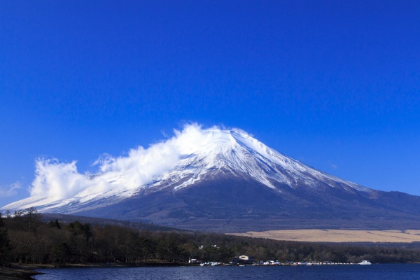 山中湖是富士五湖當中海拔最高、面積最廣的湖泊。（圖片來源／pixta）