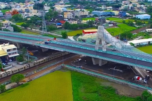 雙塔脊背橋是作為高鐵彰化站聯外道路。（圖片來源／公益頻道）