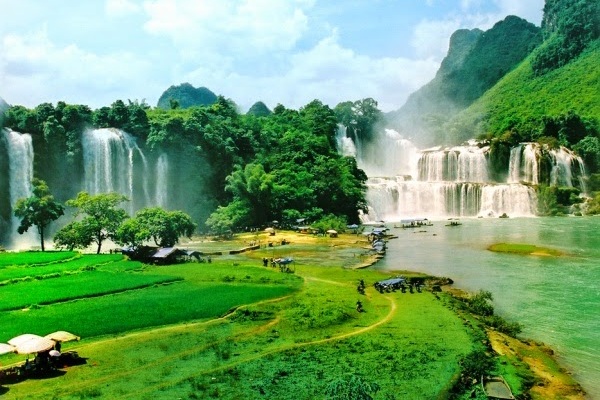德天瀑布與鄰近的越南板約瀑布。（圖片來源／pystravel）