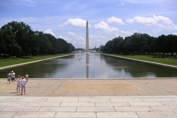 林肯紀念堂是為紀念美國總統林肯而設立的紀念堂。(圖片來源／wikipedia）