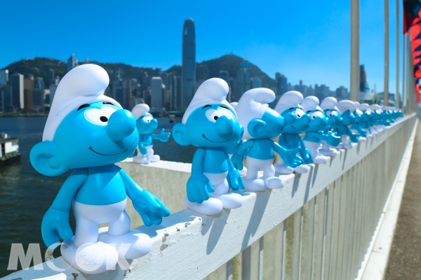 藍色小精靈快閃香港 35隻公仔攻佔海港城