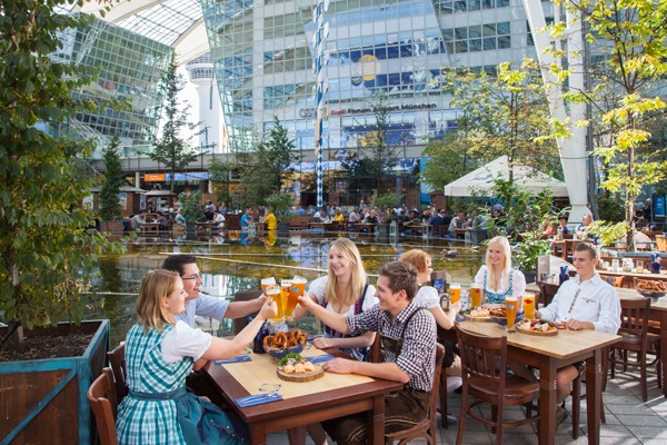 慕尼黑機場有歐洲最大的室內啤酒廣場。（圖片來源／munich-airport）