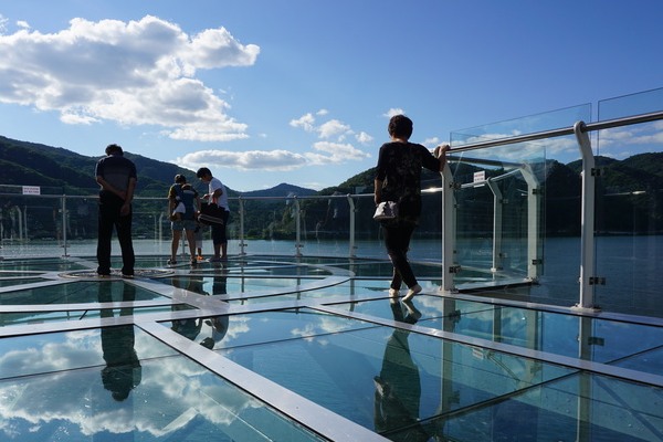 2015年剛落成的衣岩湖Skywalk是春川新興的人氣景點。（圖片來源／韓國觀光公社）
