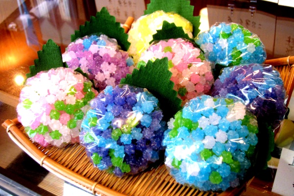 繡球花包裝的金平糖在日本推特造成極大的討論度。（圖片來源／ekodajima）