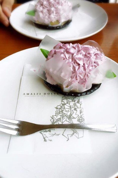 AMALFI DOLCE推出繡球花主題的造型蛋糕。（圖片來源／まんいつか）
