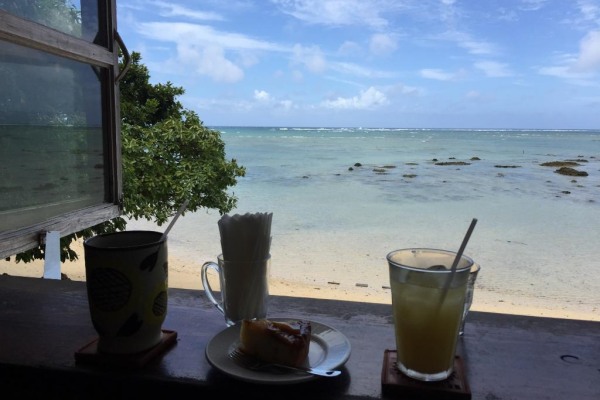 從窗戶邊就可以直接欣賞美麗海景。（圖片來源／prg.okinawa）