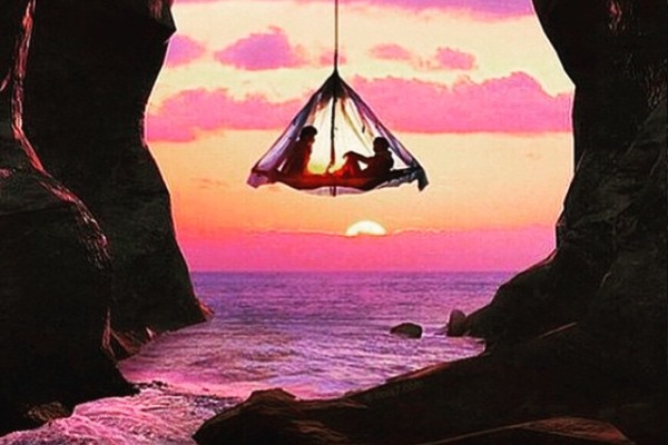 空中帳篷也可以漂浮在海上享受夕陽美景。（圖片來源／cdninstagram）