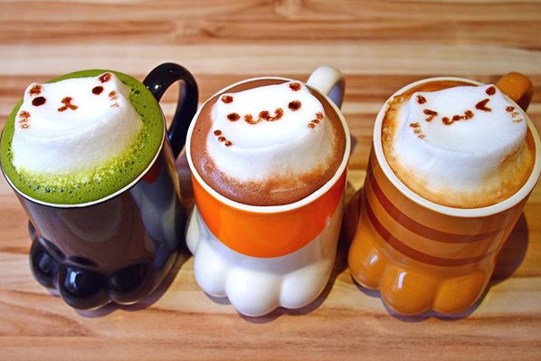 來框影咖啡必點的立體貓臉奶泡咖啡。(圖片來源／The Who Cafe 框影)