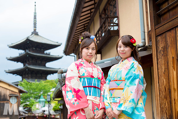 穿著和服在京都街頭漫步，感受濃濃古都氛圍。(圖片提供／夢館)