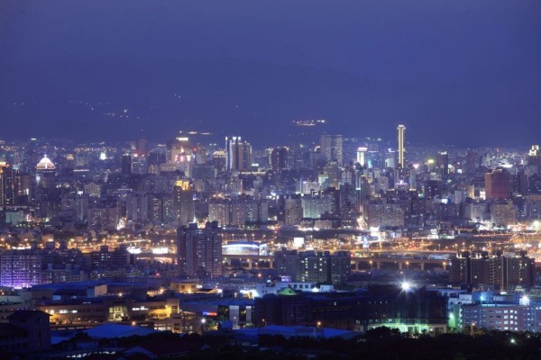 超乎想像絕美夜景聖地 鰲峰山雲頂觀景平台