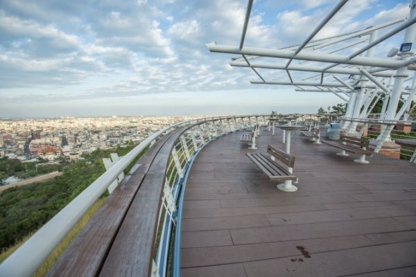 鰲峰山雲頂觀景平台可以180度眺望台中的城市風光。(圖片來源／台中觀光旅遊網)