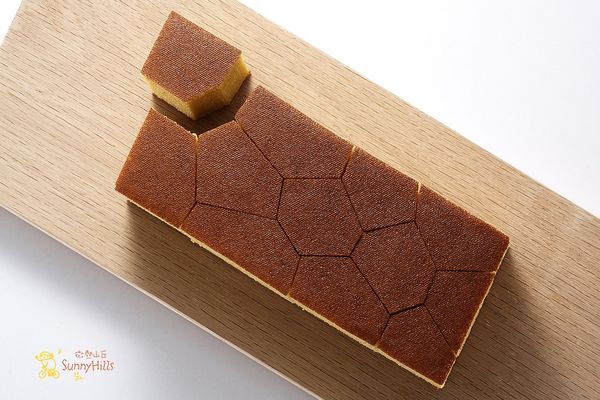 微熱山丘推出特色商品「蜜豐糖蛋糕」，提供「原味」及「老梅」兩種口味。（圖片來源／微熱山丘）