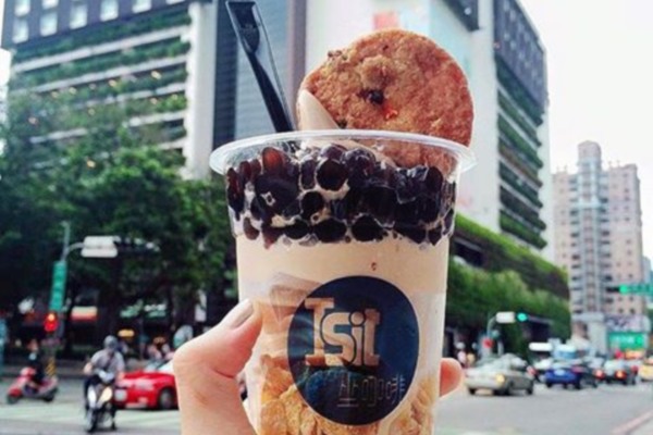 ISIT坐咖啡三店特別推出阿薩姆珍珠奶茶聖代。（圖片來源／ISIT）