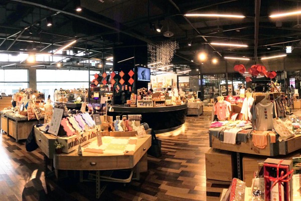 內部販售台灣特色食品與手作商品。（圖片來源／guidetotaipei）