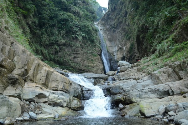瑞龍瀑布有竹山鎮第一美瀑之稱。（圖片來源／南投縣政府）